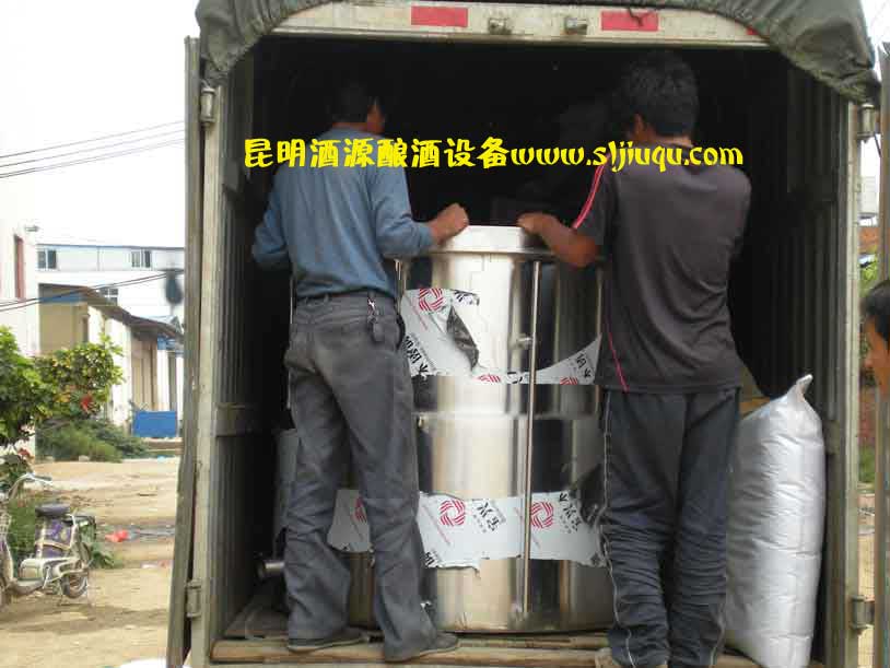 白酒設(shè)備客戶(hù)拉貨